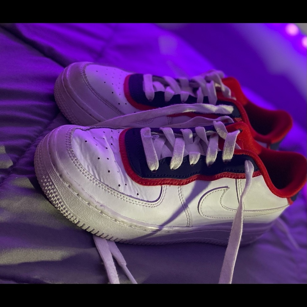 Air Force 1s white / red /blue